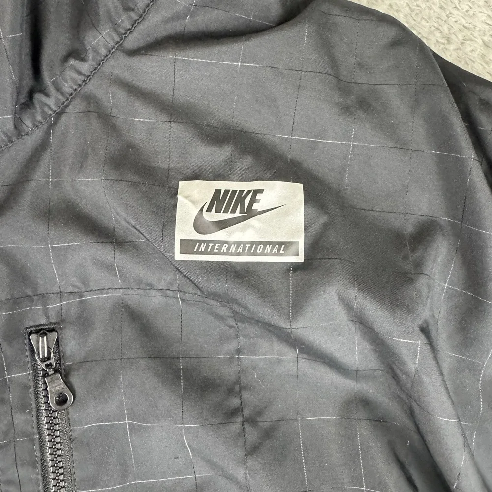 Nike International Jacket Womens Large‎ Black Print Hooded Windbreaker Running